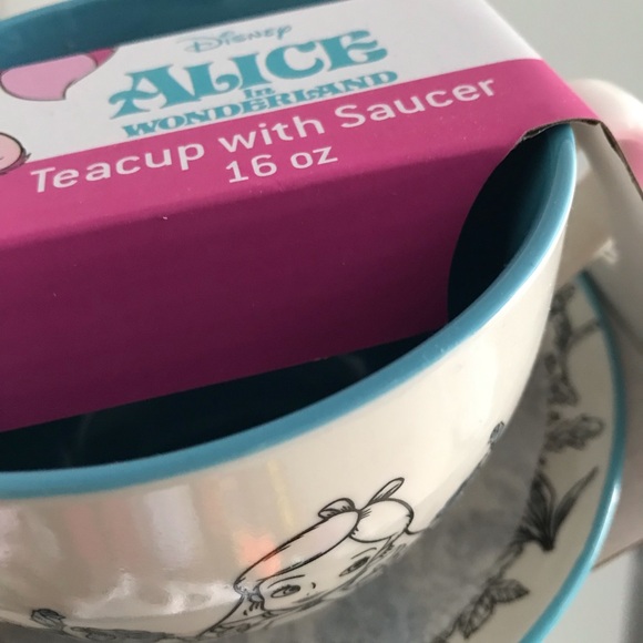 Alice in Wonderland teacup w/ saucer - Picture 4 of 6